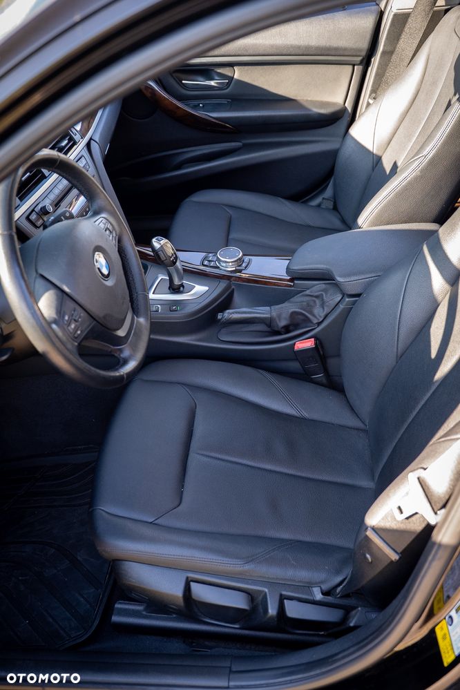 BMW Seria 3 320i - 8
