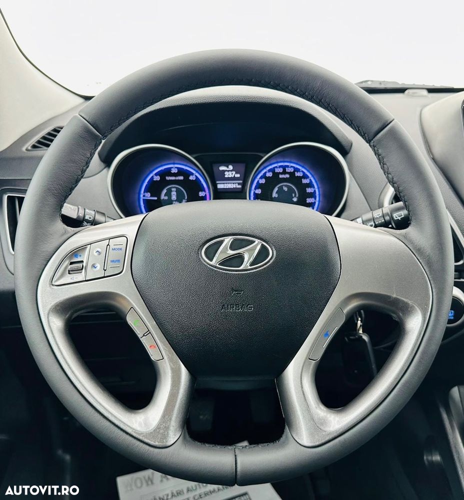 Hyundai ix35 1.7 CRDI 2WD blue Finale Gold - 22