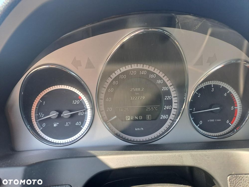 Mercedes-Benz Klasa C 200 CDI DPF (BlueEFFICIENCY) 7G-TRONIC Avantgarde - 7