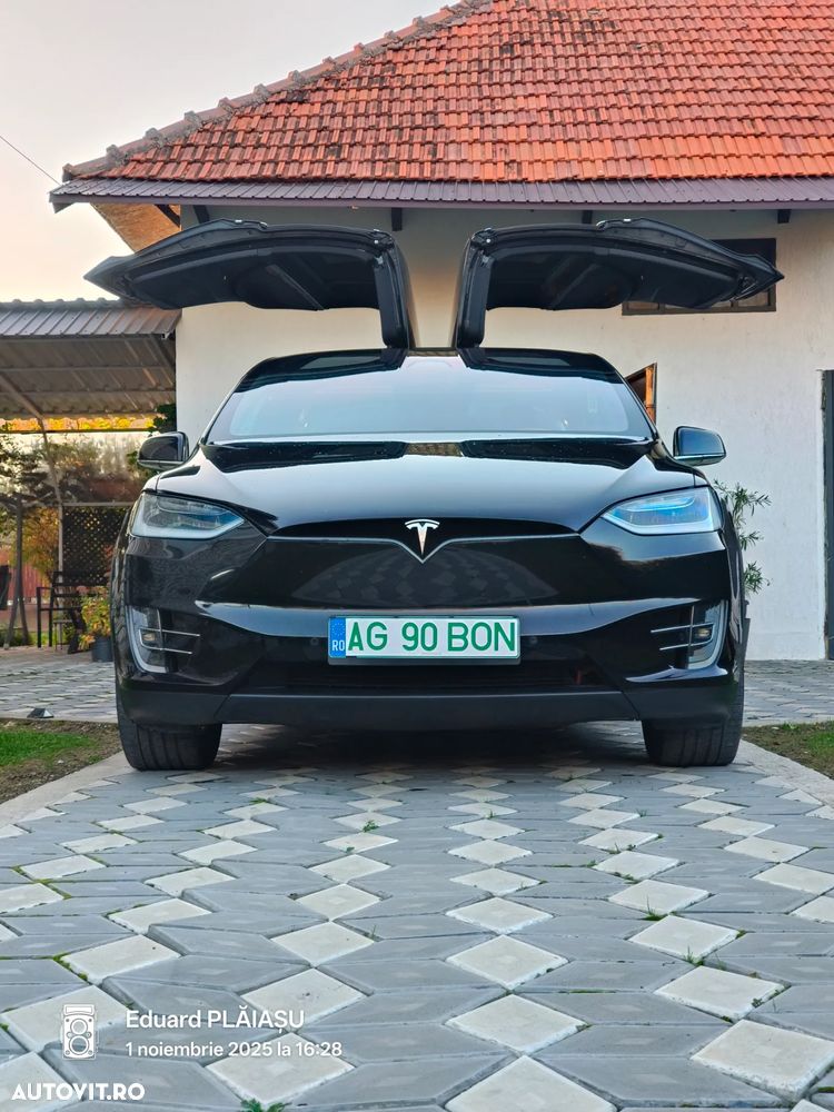 Tesla Model X - 9