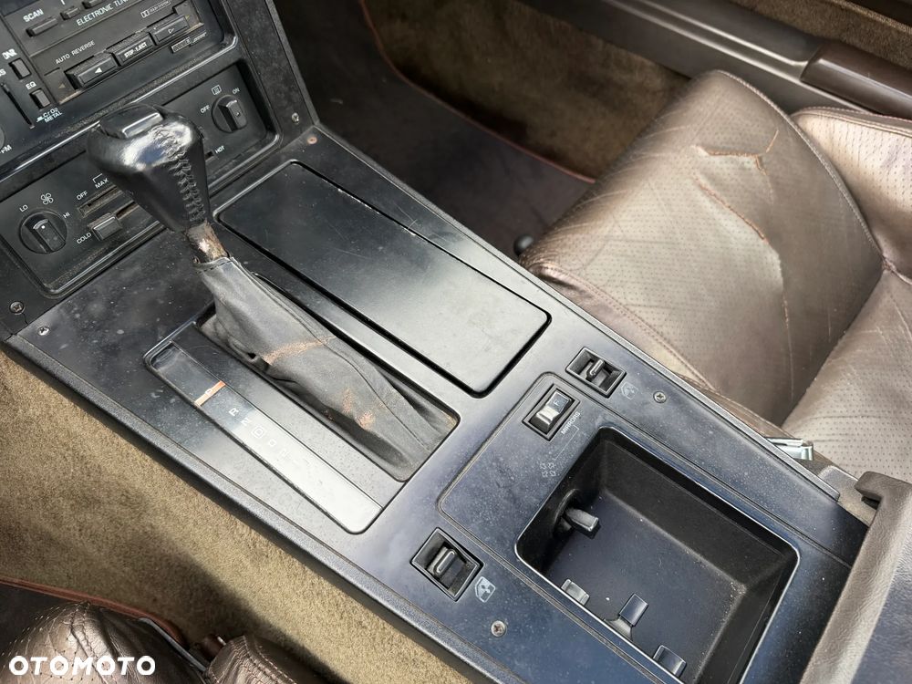 Chevrolet Corvette - 22