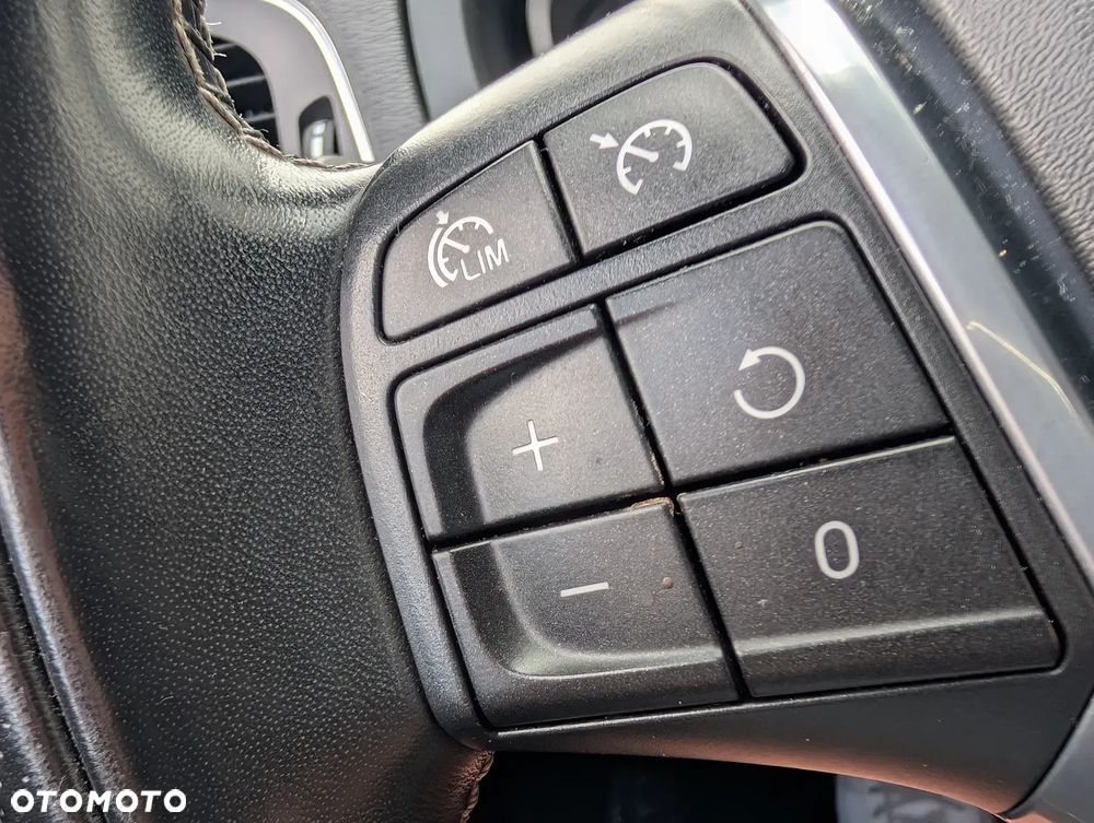 Volvo V40 D3 Geartronic RDesign - 29