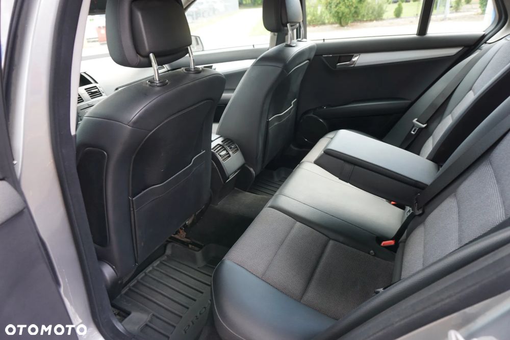 Mercedes-Benz Klasa C 200 CDI DPF (BlueEFFICIENCY) Avantgarde - 9