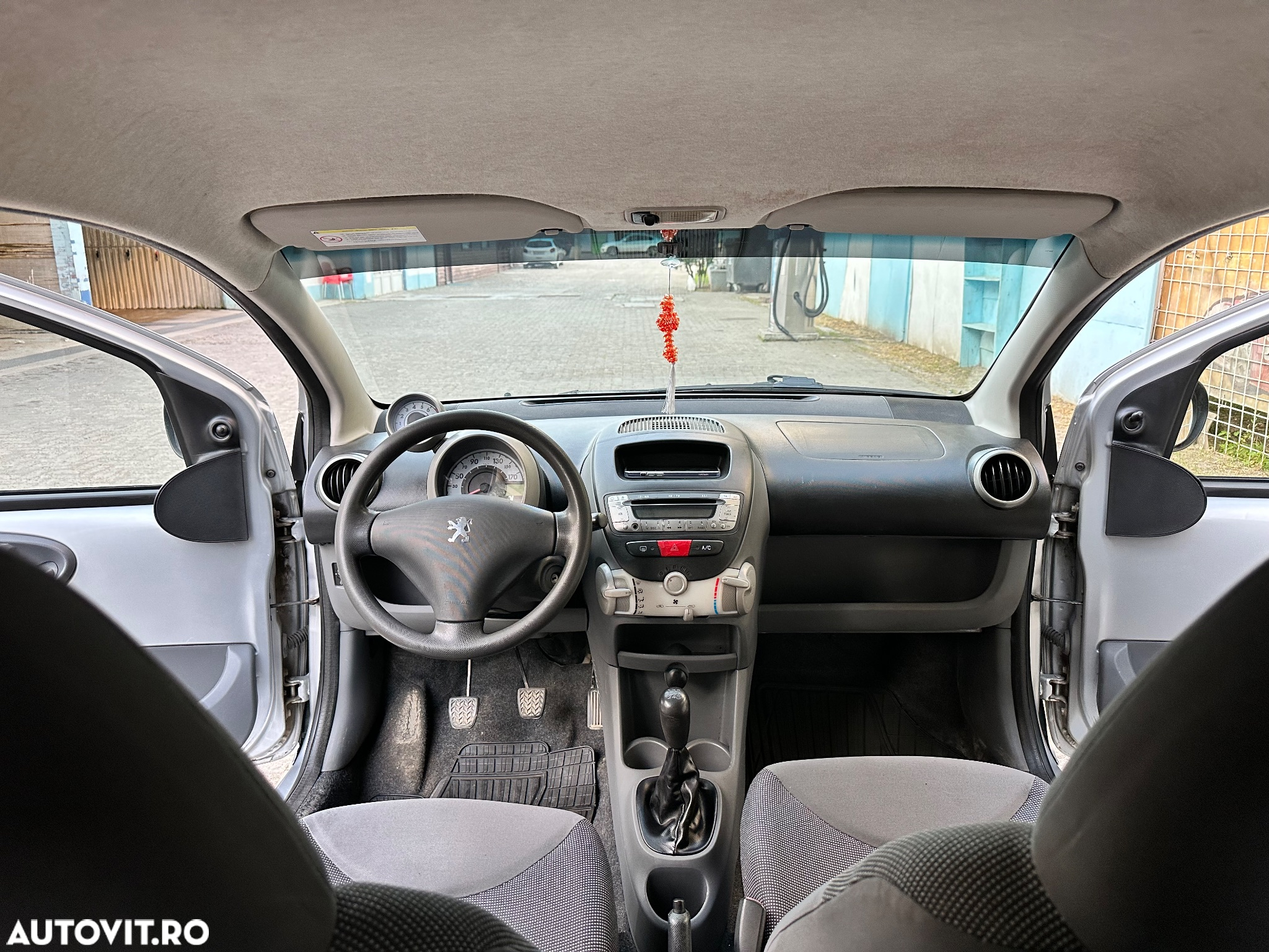 Peugeot 107 Two 1.0 E - 15
