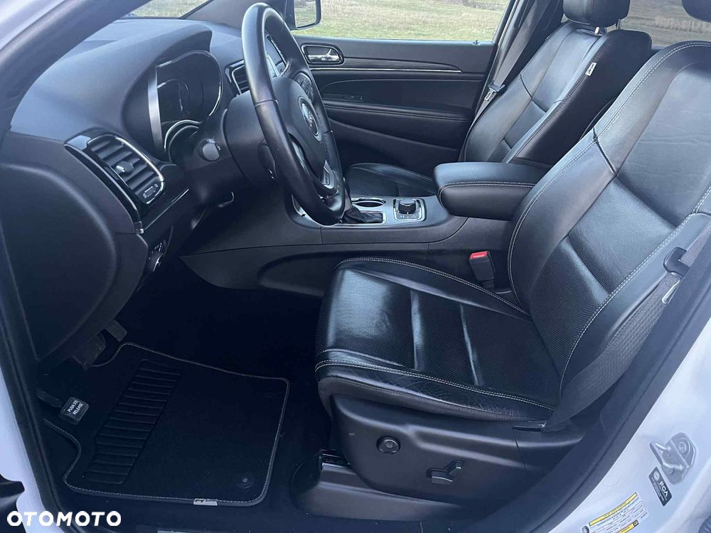 Jeep Grand Cherokee - 12