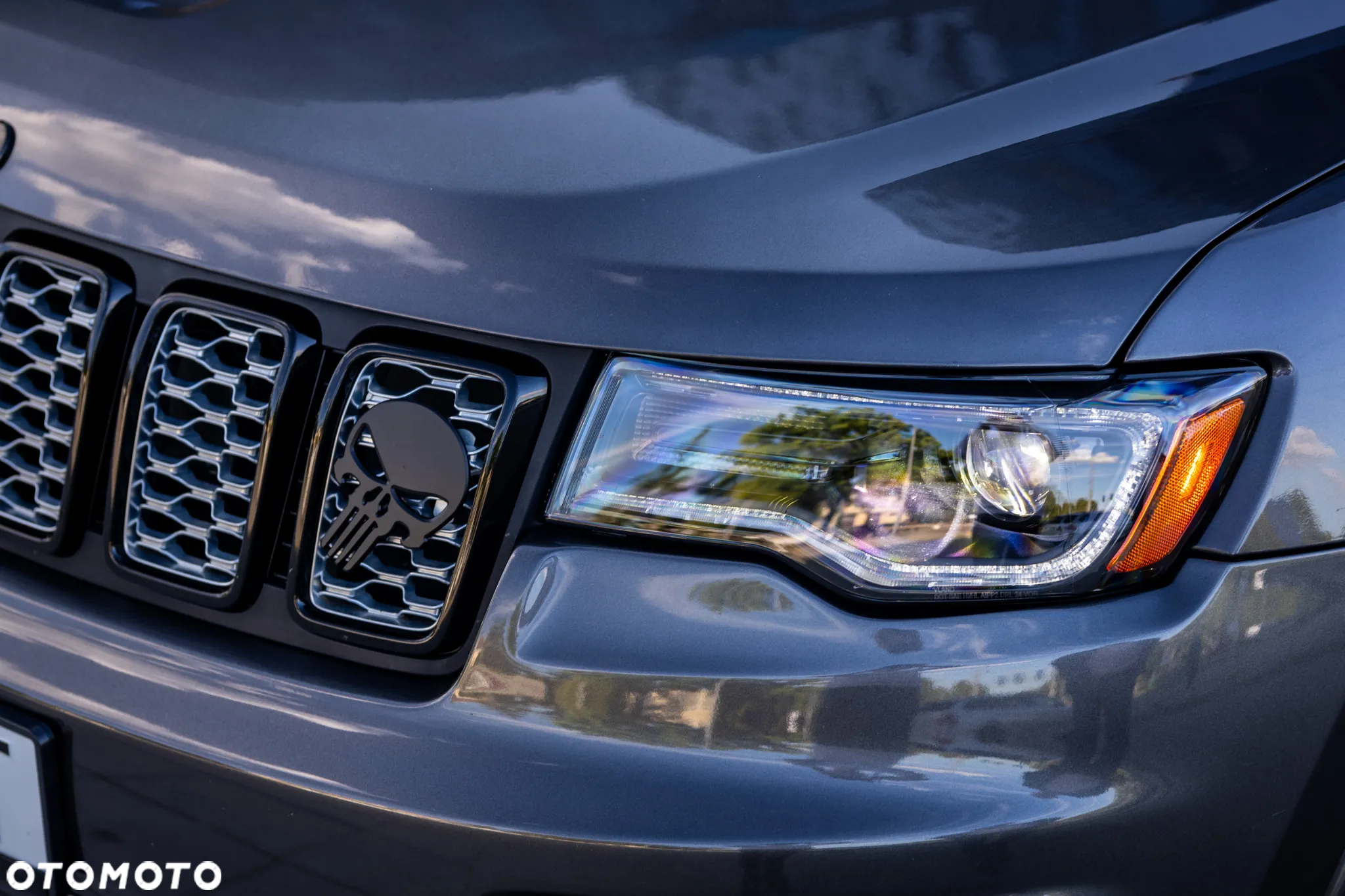 Jeep Grand Cherokee - 12