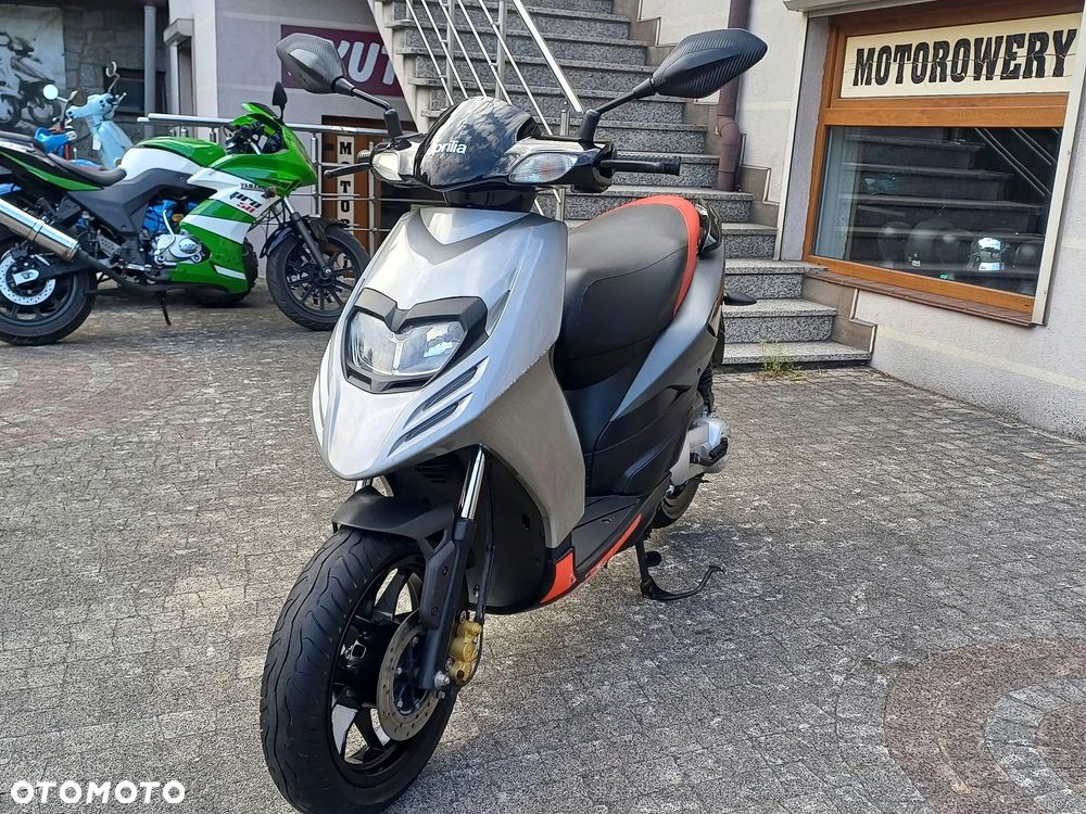 Aprilia SR - 15