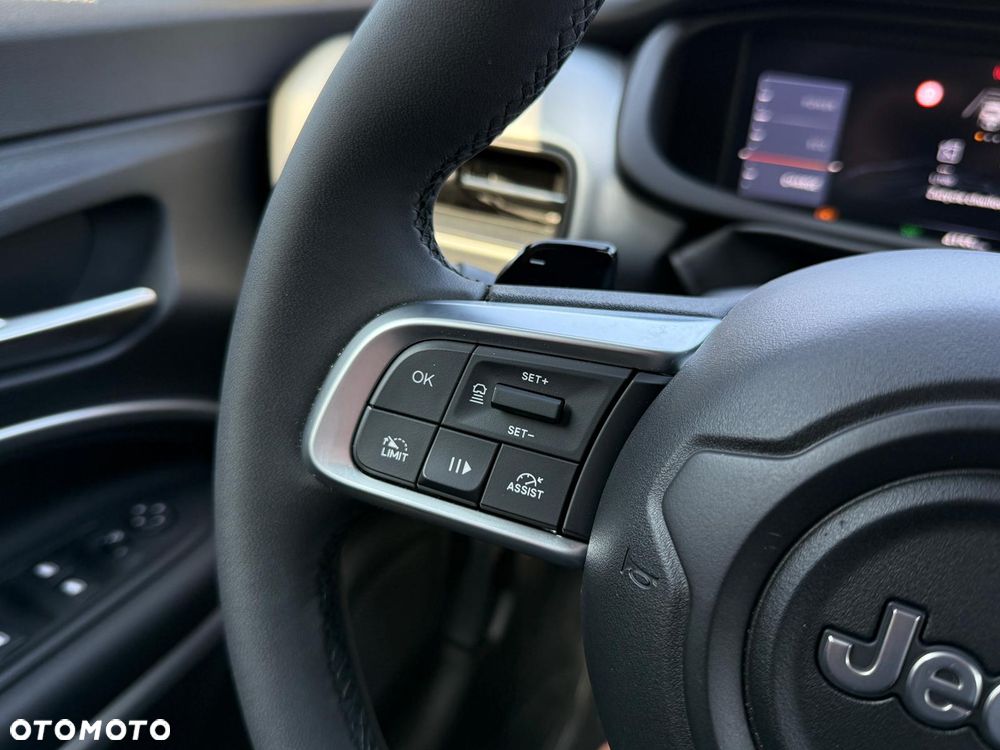 Jeep Avenger 1.2 T3 mHEV Overland 4xe eDCT6 - 17