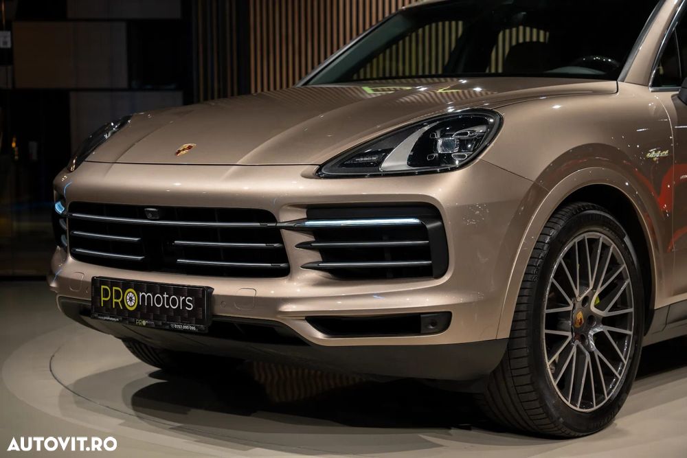 Porsche Cayenne - 2