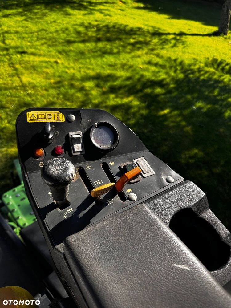John Deere 3235c - 9