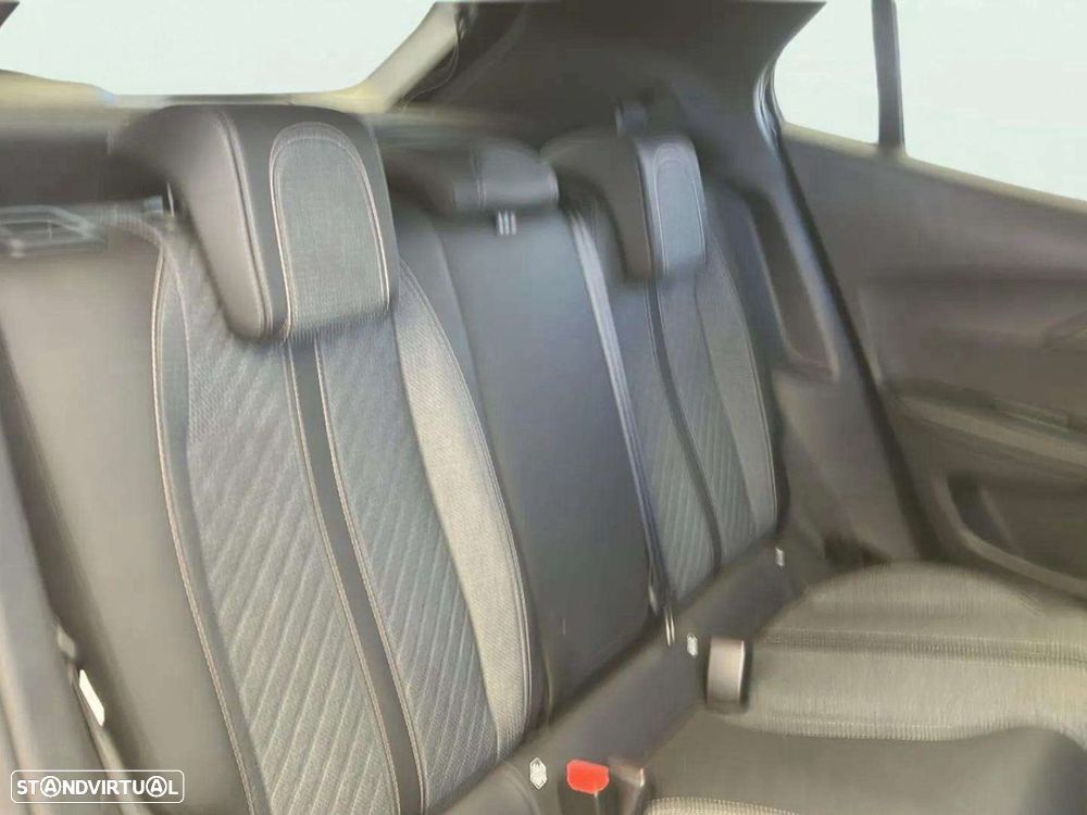 Peugeot 2008 1.2 PureTech Allure EAT8 - 15