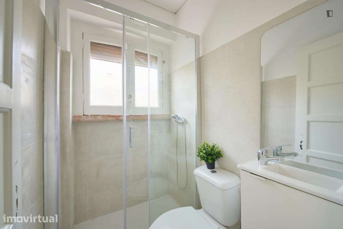 Quarto - localizado em Roma-Areeiro Lisbon - Grande imagem: 5/29