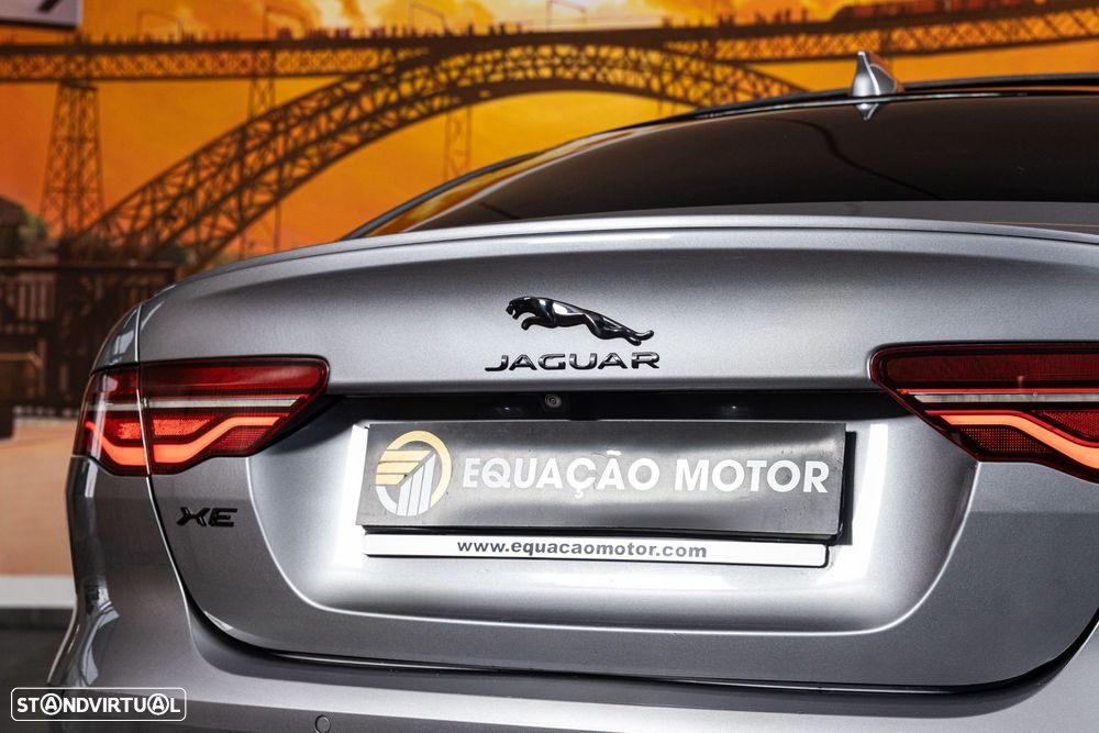Jaguar XE 2.0 D200 R-Dynamic Black - 9