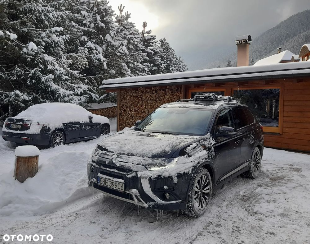 Mitsubishi Outlander 2.0 Instyle + 4WD CVT - 18