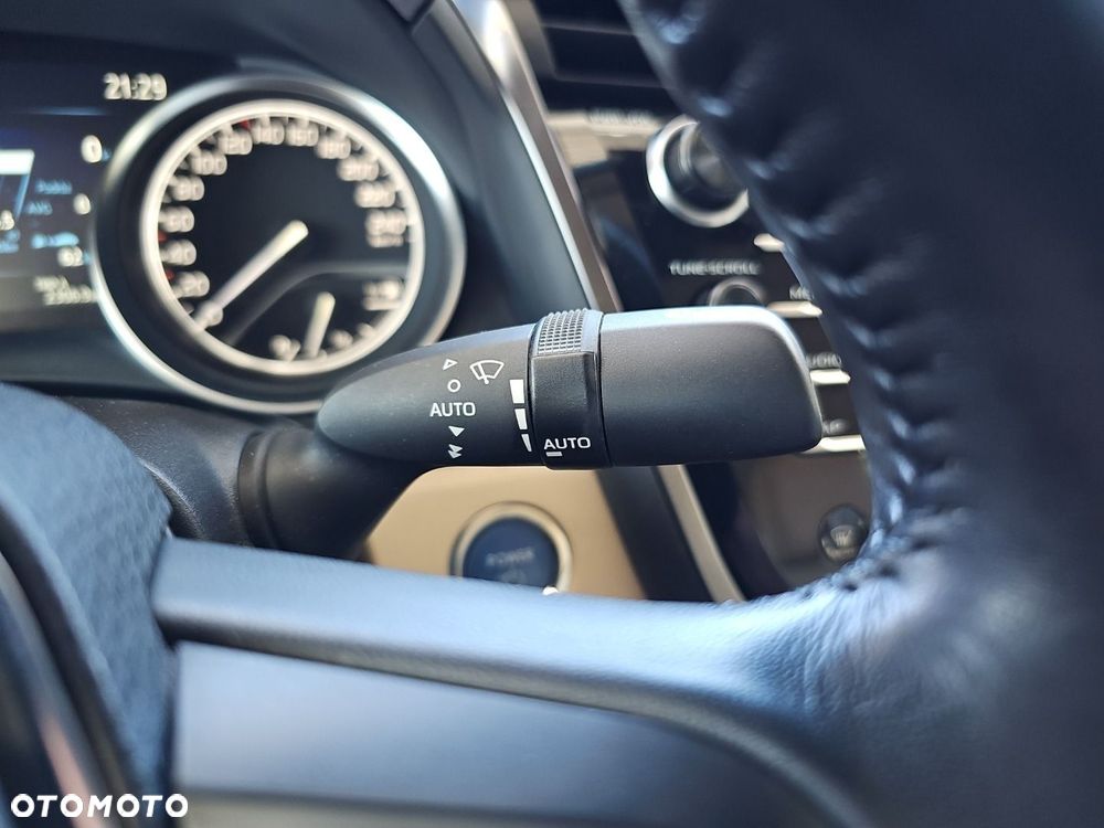 Toyota Camry 2.5 Hybrid Executive CVT - 24