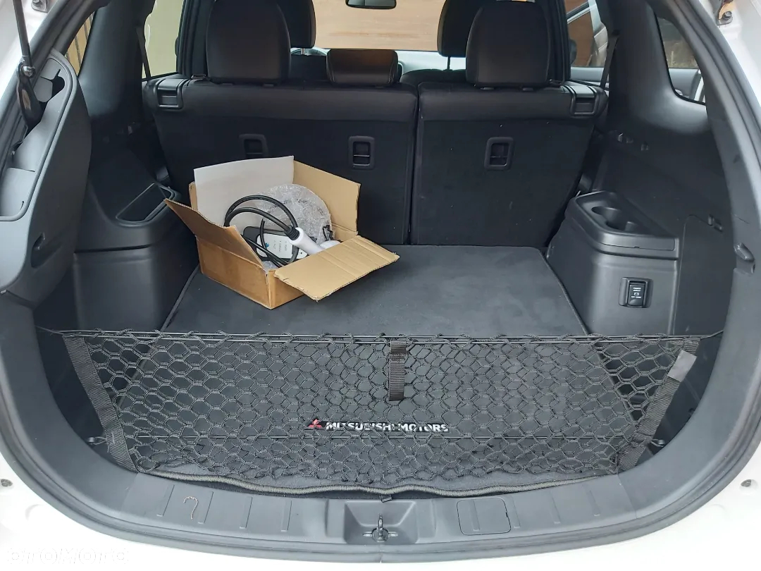 Mitsubishi Outlander - 12