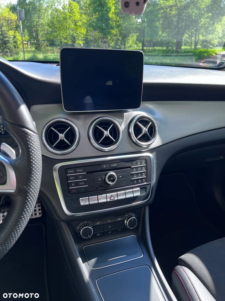 Mercedes-Benz CLA 220 4-Matic - 16