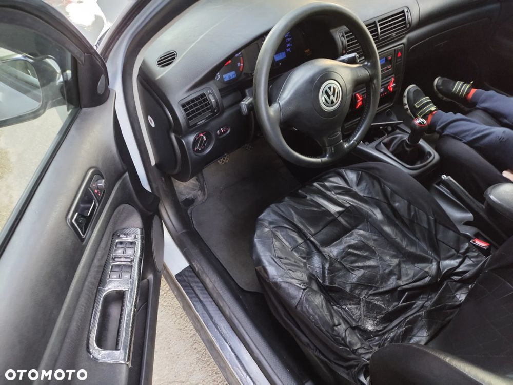 Volkswagen Passat 1.8 Trendline - 6