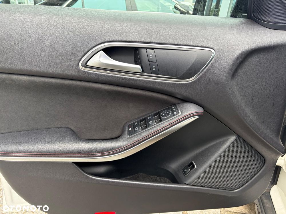 Mercedes-Benz GLA 220 4-Matic AMG Line - 9