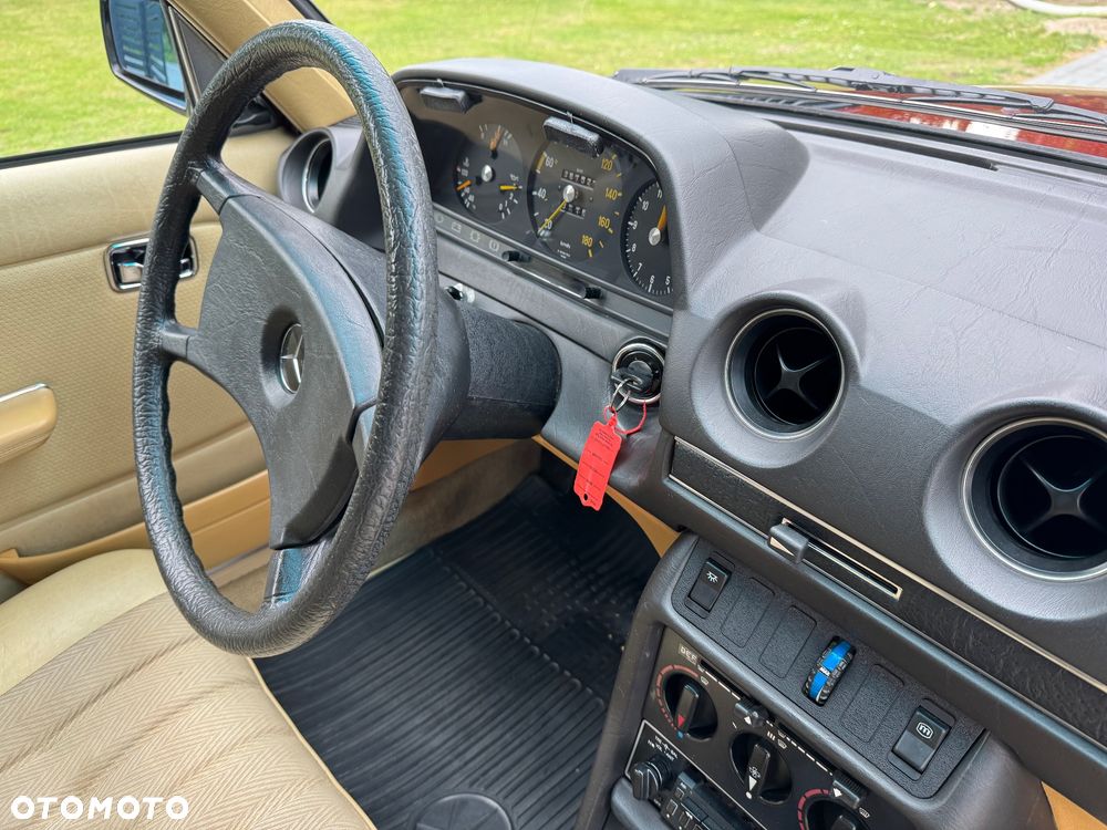 Mercedes-Benz W123 - 37