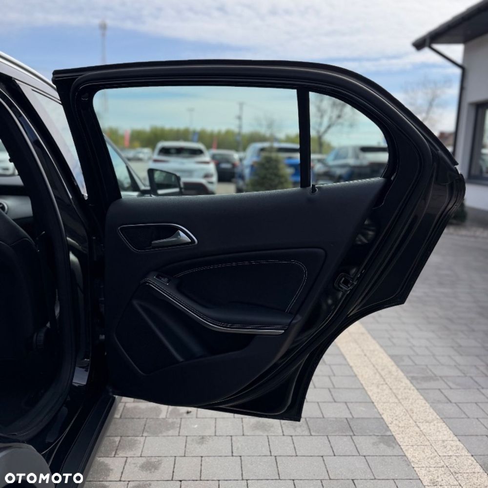 Mercedes-Benz GLA - 28