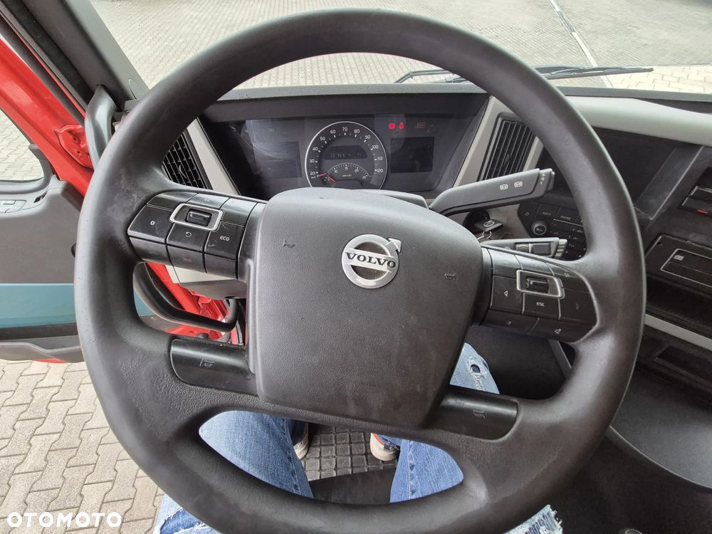Volvo FM 330 / SKRZYNIA / HDS HIAB 840KG / KABINA SYPIALNIANA / AUTOMAT / HAK - 39