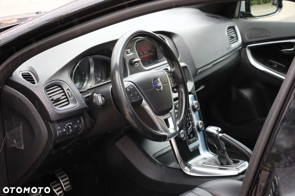 Volvo V40 D4 Drive-E R-Design Summum - 8