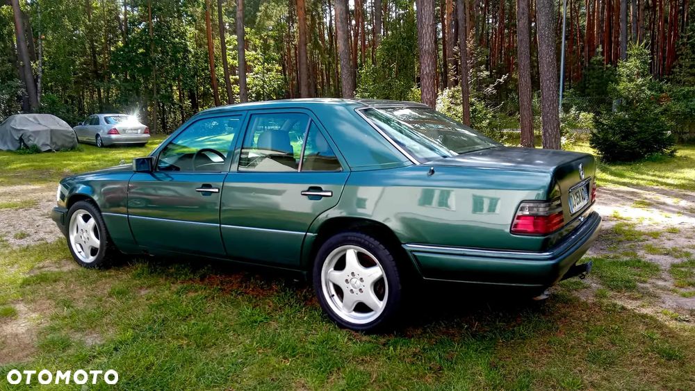 Mercedes-Benz Klasa E 300 D Turbo - 13