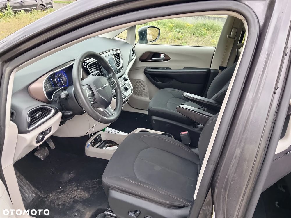 Chrysler Pacifica - 8