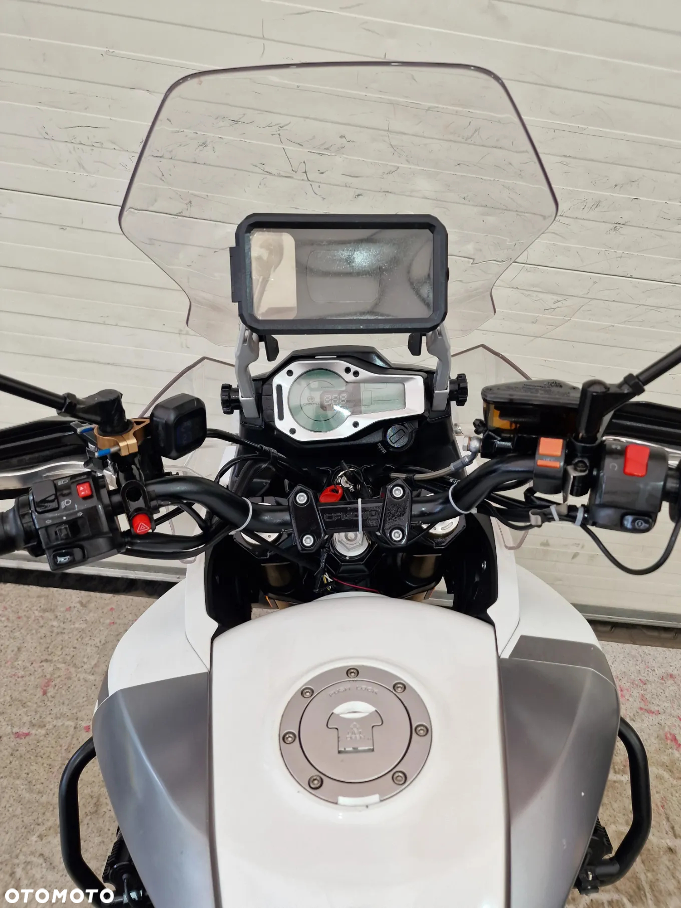 CFMoto MT - 22