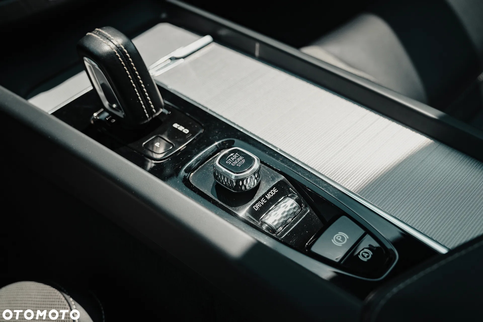 Volvo XC 60 T6 AWD Plug-In Hybrid R-Design - 18