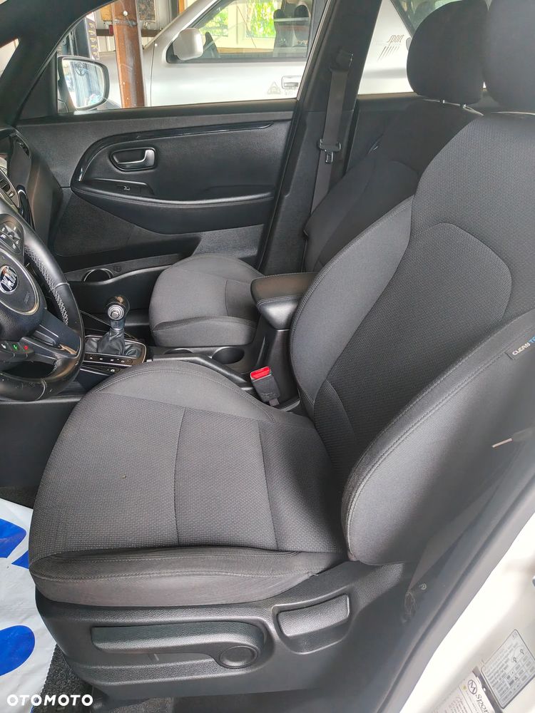 Kia Carens - 9