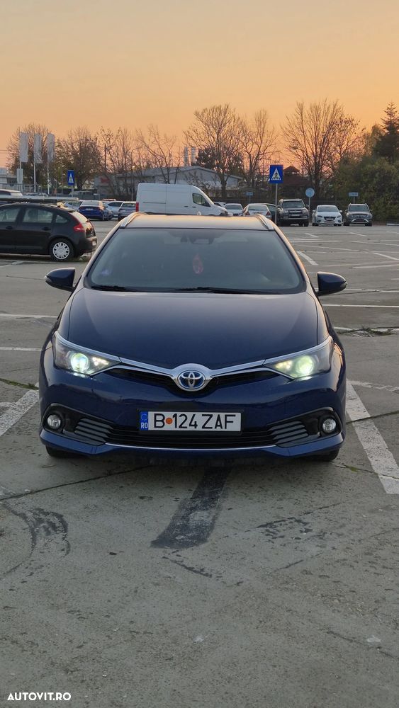 Toyota Auris 1.8 L VVT-i HSD Sol + - 5