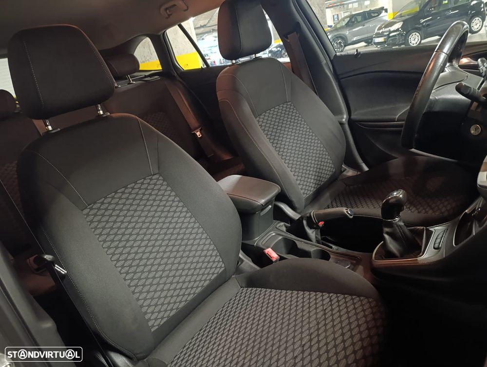 Opel Astra Sports Tourer - 12