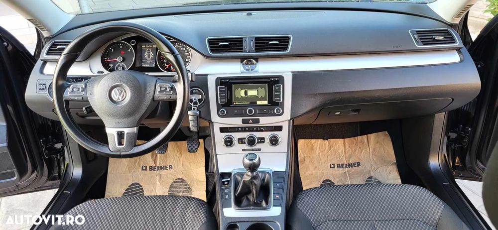 Volkswagen Passat - 4