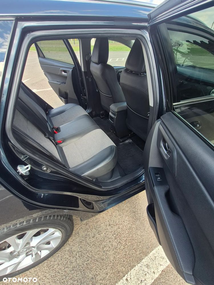 Toyota Auris Hybrid 135 Prestige - 8