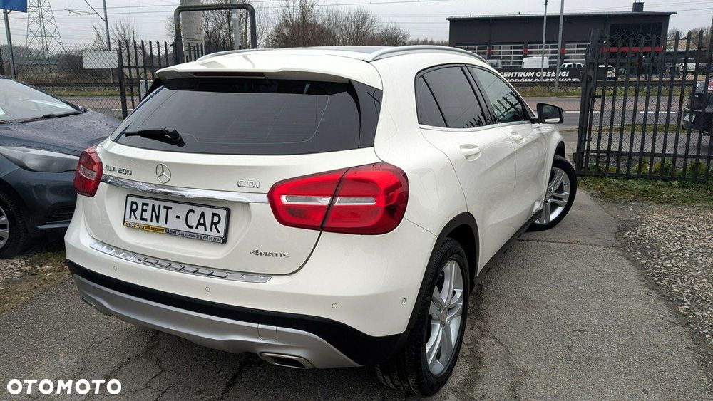 Mercedes-Benz GLA - 10