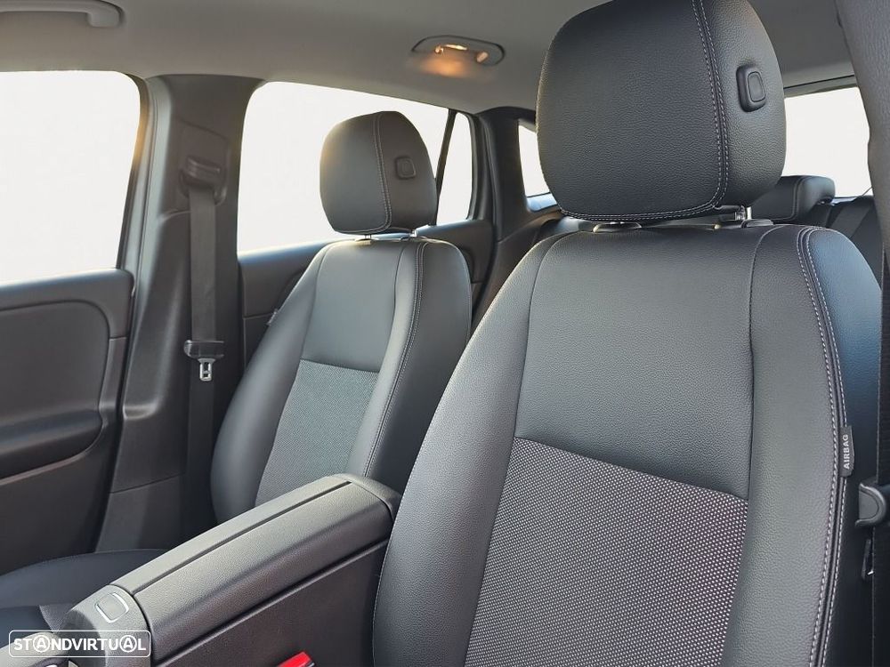 Mercedes-Benz GLA 180 d - 8