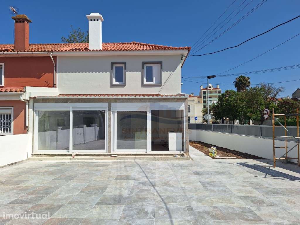 Fantástica Moradia T3 com GARAGEM Santa Cruz de Benfica totalmente ... - Grande imagem: 3/46