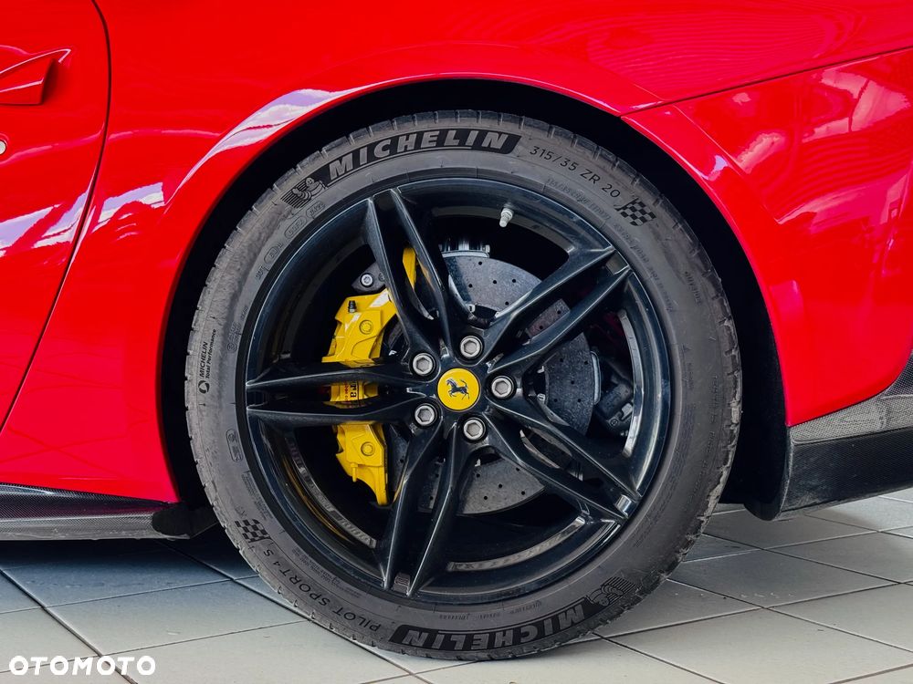 Ferrari 812 Superfast - 13