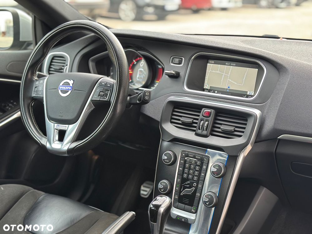 Volvo V40 D2 Drive-E R-Design Momentum - 9
