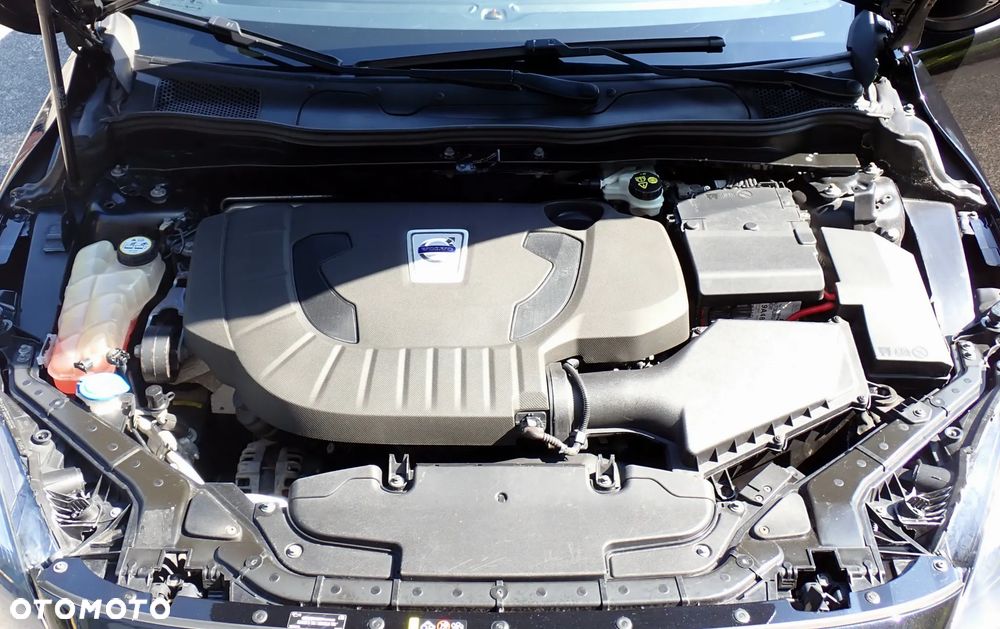 Volvo V40 D3 R Design - 9