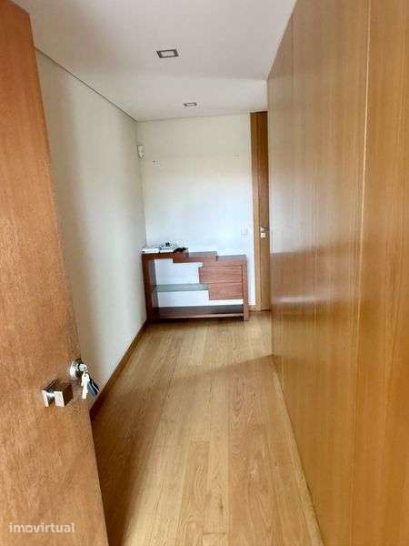 Moradia T3 de 3 Pisos em Argoncilhe – Excelente Oportunidade - Grande imagem: 3/12