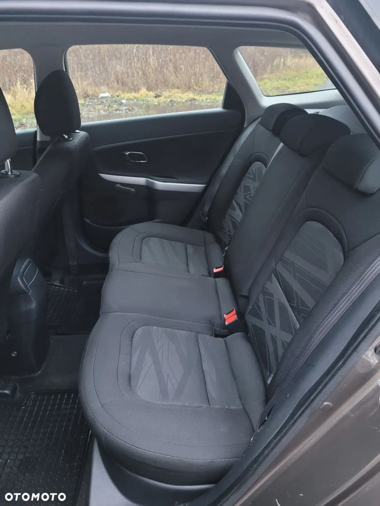 Kia Ceed 1.6 GDI L - 12