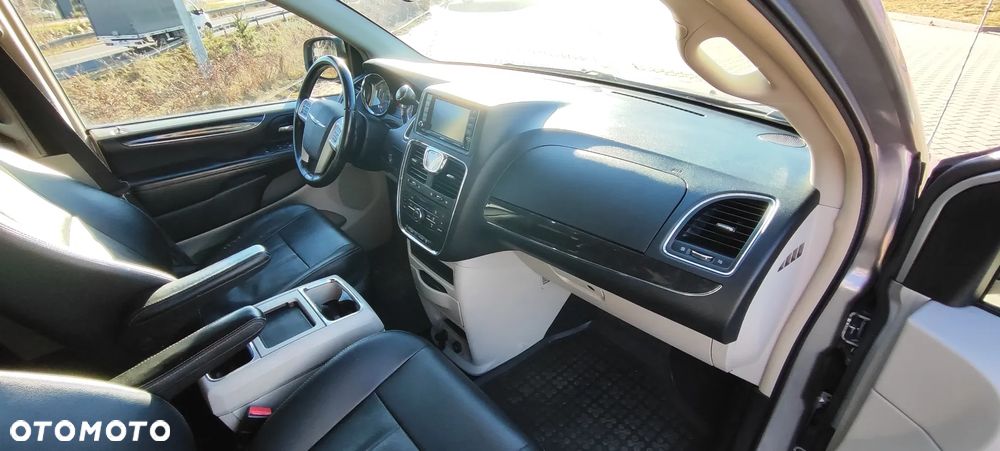 Chrysler Town & Country 3.6 Touring - 14