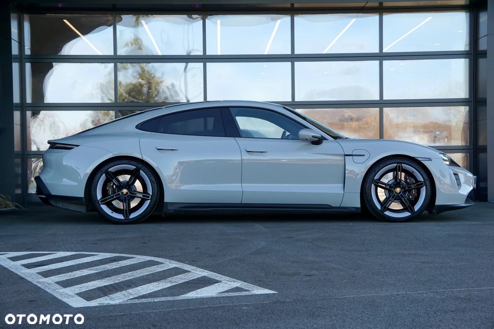 Porsche Taycan GTS - 4
