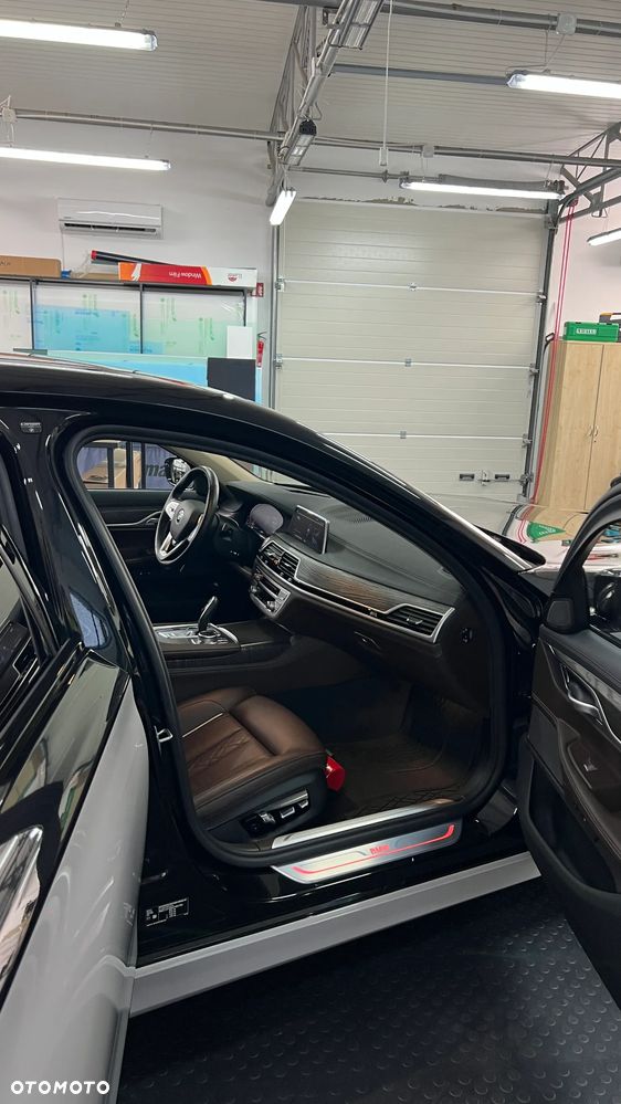 BMW Seria 7 730Ld xDrive mHEV - 28