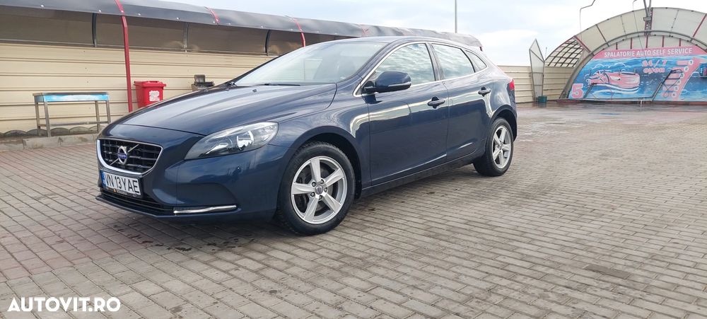 Volvo V40 D4 Momentum - 1