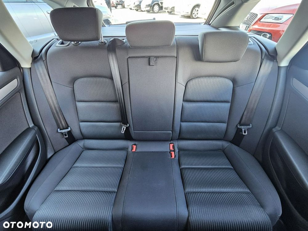 Audi A4 Avant 2.0 TDI ultra DPF Attraction - 13