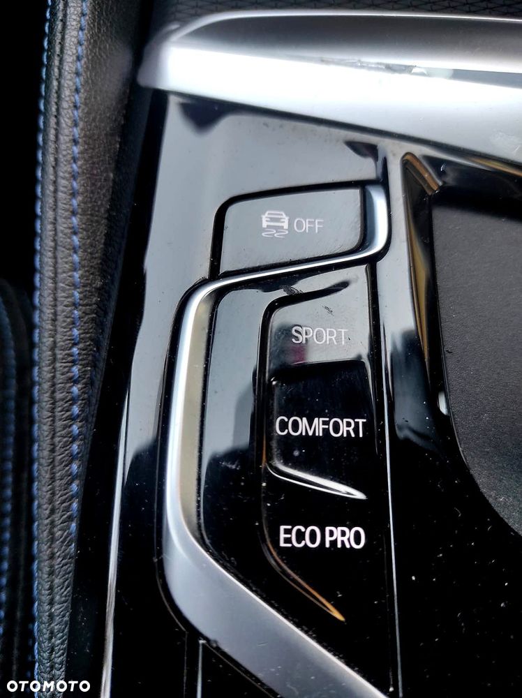 BMW Seria 5 520d xDrive - 16